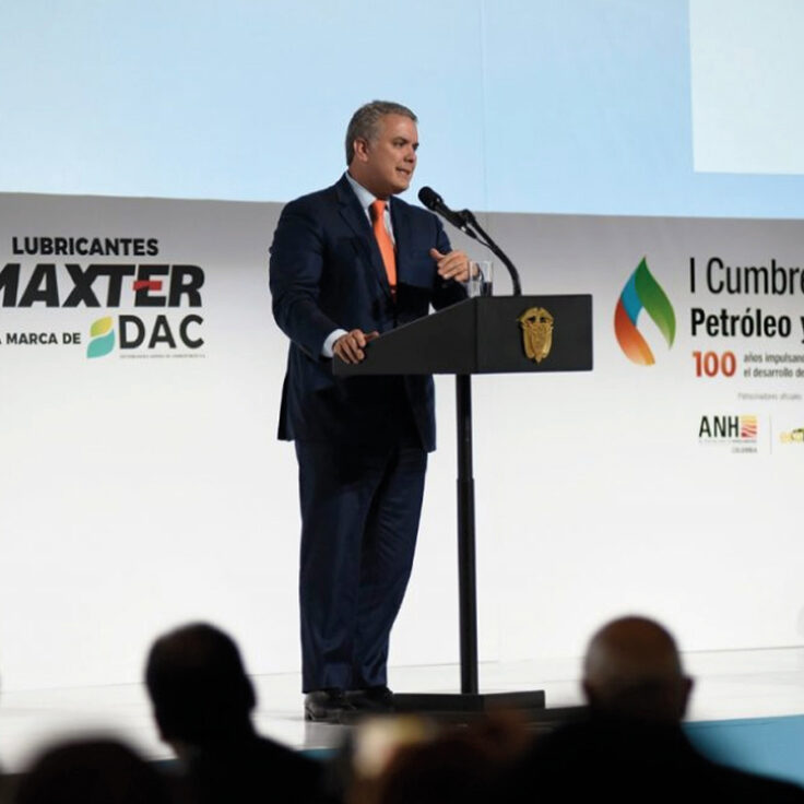 miniatura cumbre del petroleo y gas