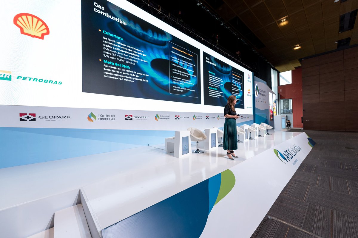 escenografía cumbre de petroleo y gas