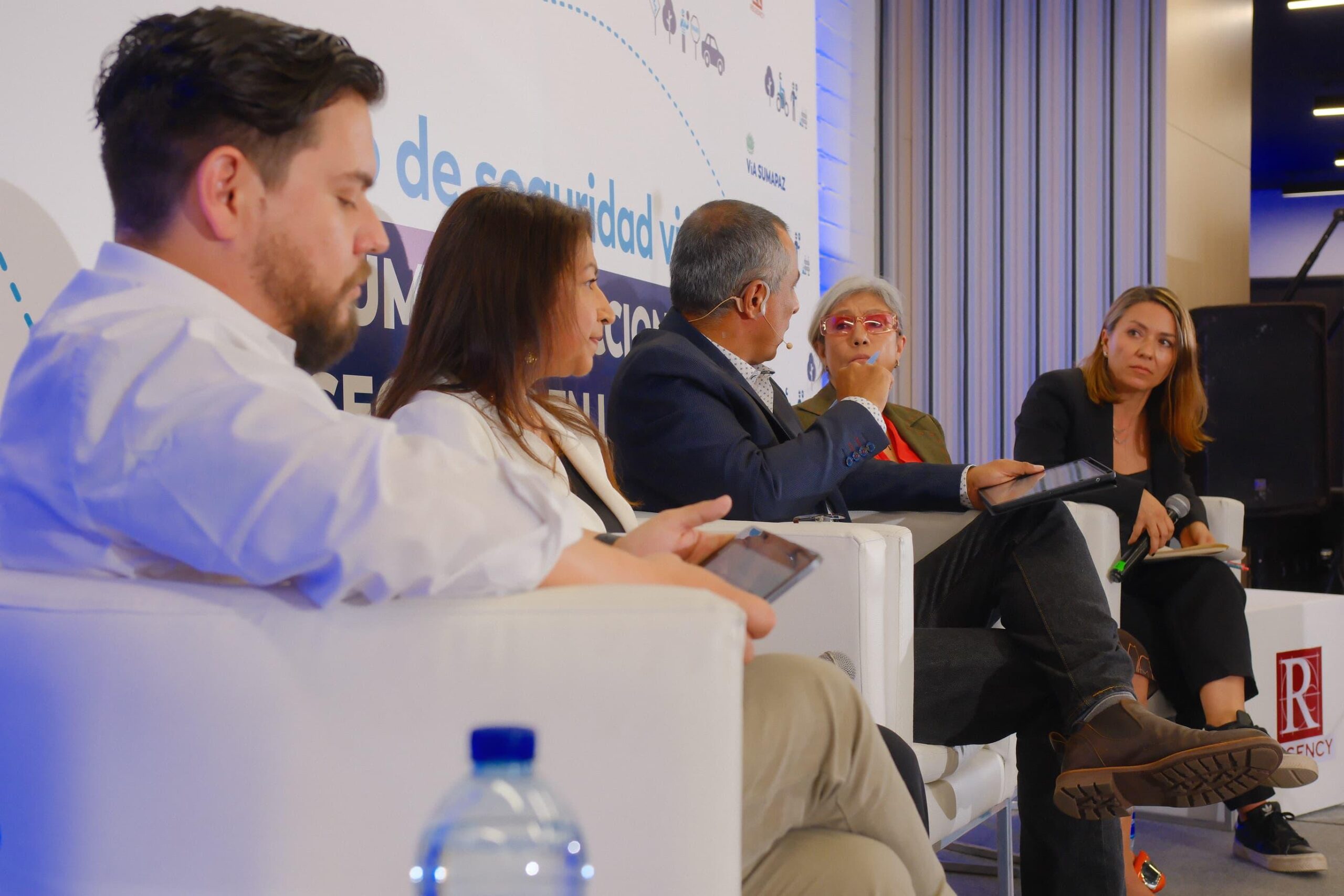 panel charlas foro de seguridad vial via sumapaz